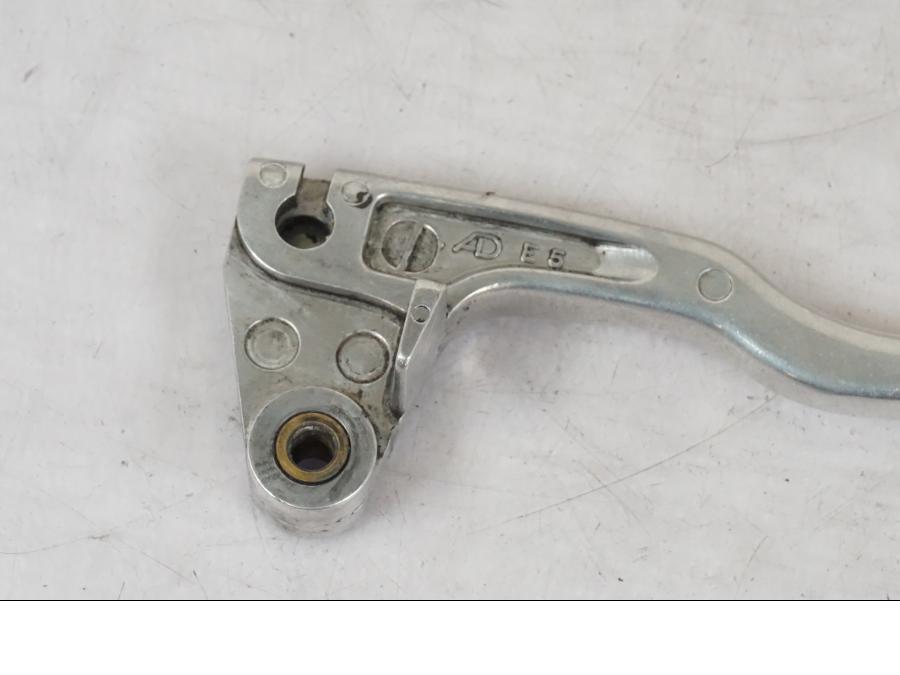 Snett uppifrån på Kopplingsgrepp från en Suzuki VL 800 -2002 motorcykel.