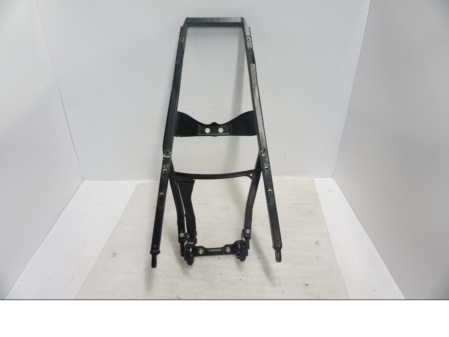 Höger sida på Bakram från en BMW K 1300 R -2011 motorcykel.