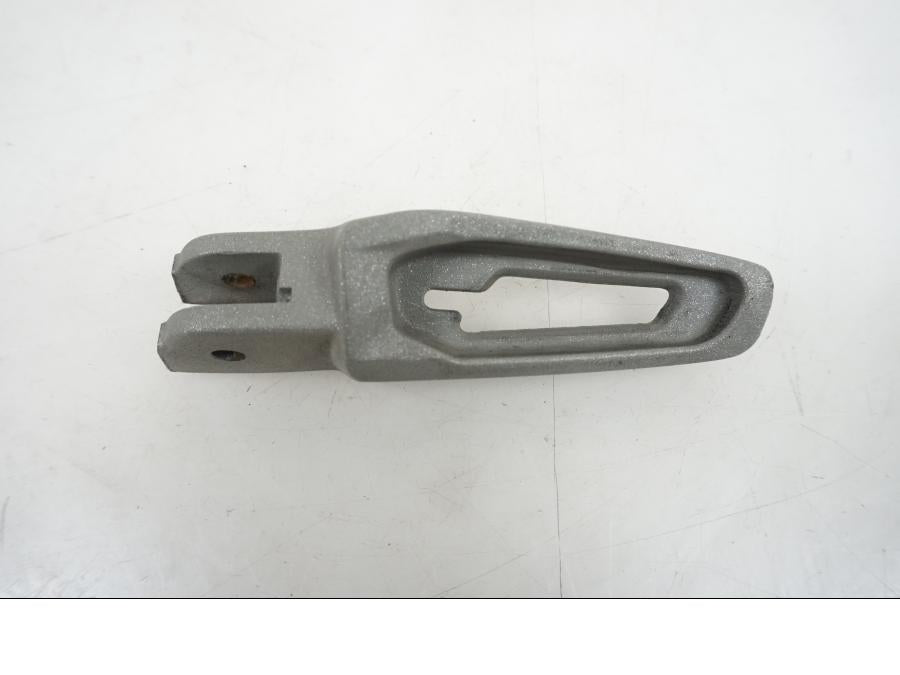 Vänster sida på Fotpinne från en Ducati Monster 937 -2021 motorcykel.