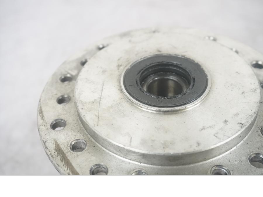 Snett uppifrån på Nav från en H-D Sportster 1200 XL1200C -1999 motorcykel.