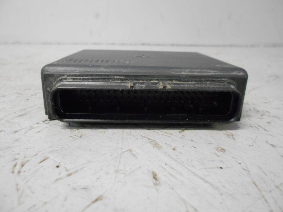 Baksidan på CDI / ECU från en Suzuki VZ 1600 -2004 motorcykel.