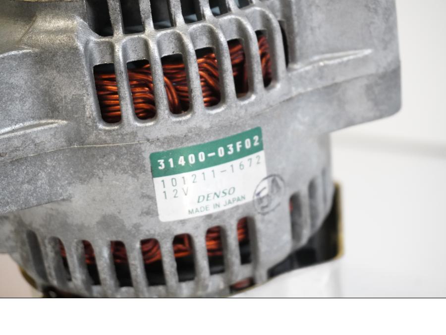 Höger sida på Generator från en Suzuki GSF 600 -2000 motorcykel.