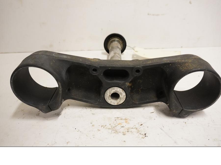 Baksidan på Gaffelkrona från en KTM 990 Super Duke R -2010 motorcykel.