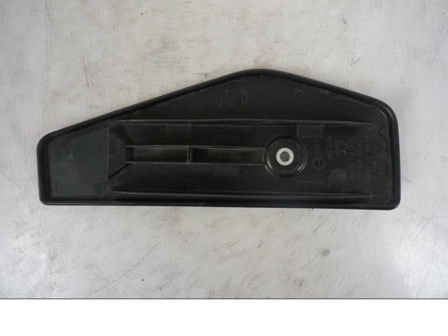 Snett nerifrån på Kylarvinge från en KTM 690 Duke -2014 motorcykel.