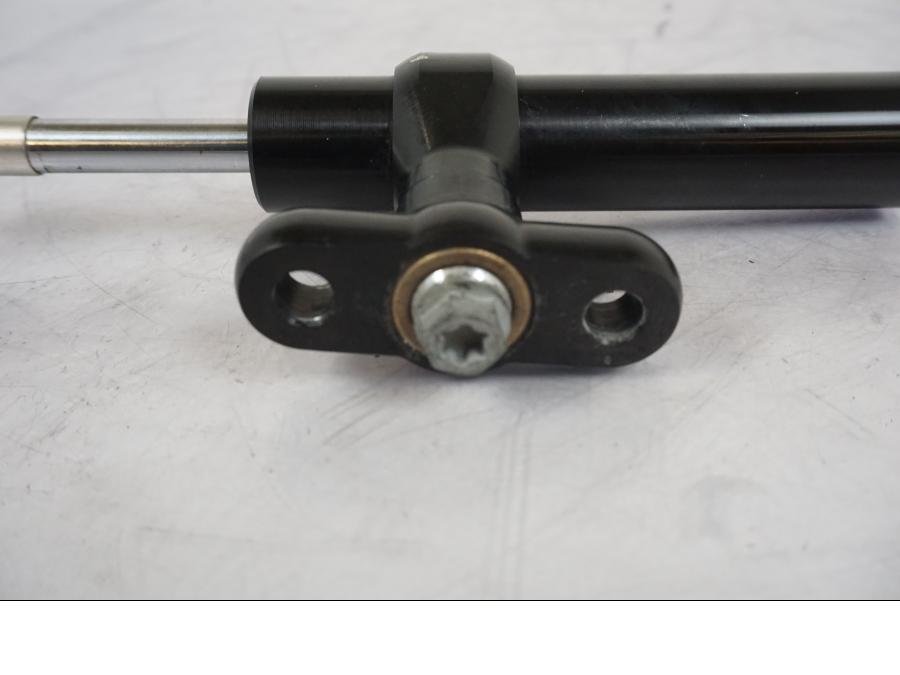 Extrabild1 på Styrdämpare från en KTM 790 Duke -2019 motorcykel.