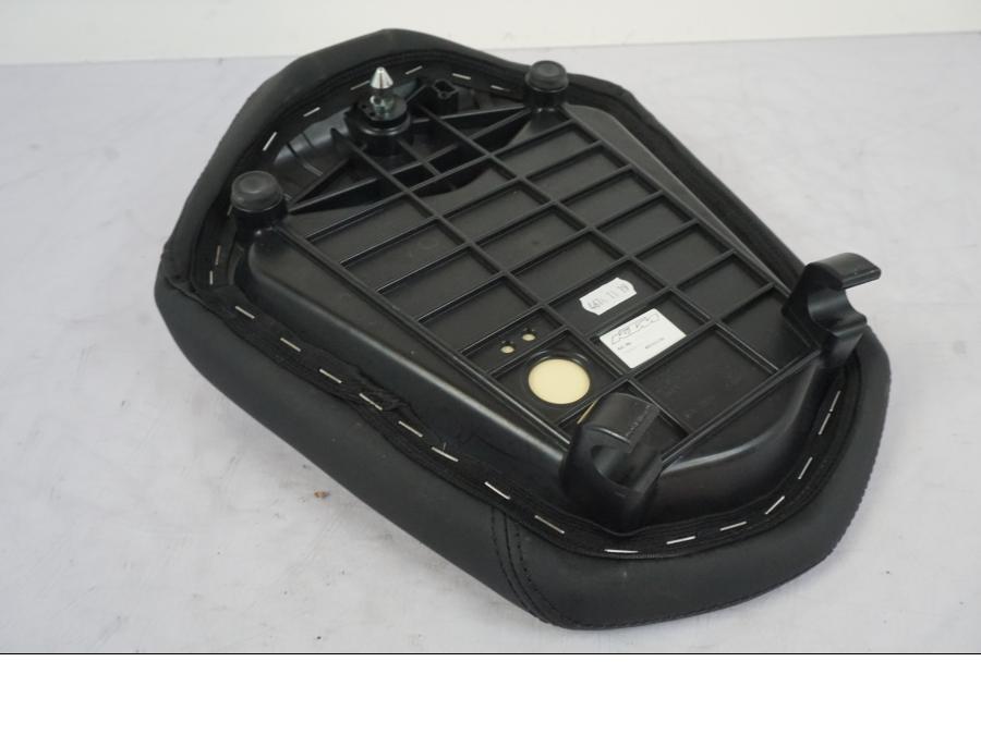 Extrabild2 på Sadel från en KTM 1290 Super Duke -2019 motorcykel.