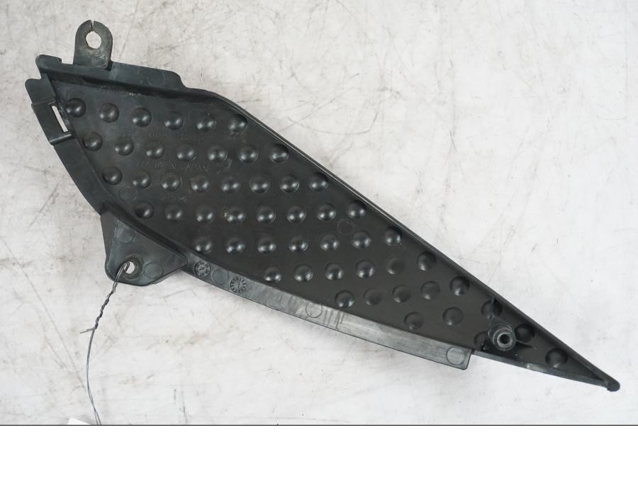 Vänster sida på Bensintankskåpa från en Kawasaki ZX-6R -2006 motorcykel.