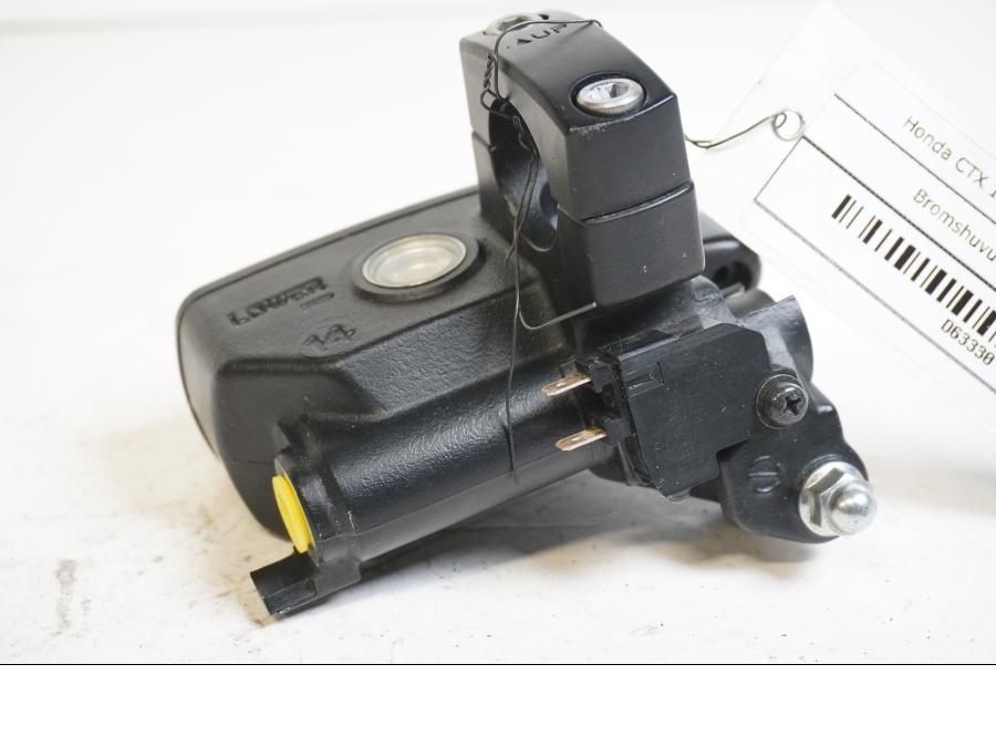 Höger sida på Bromshuvudcylinder från en Honda CTX 1300 -2014 motorcykel.