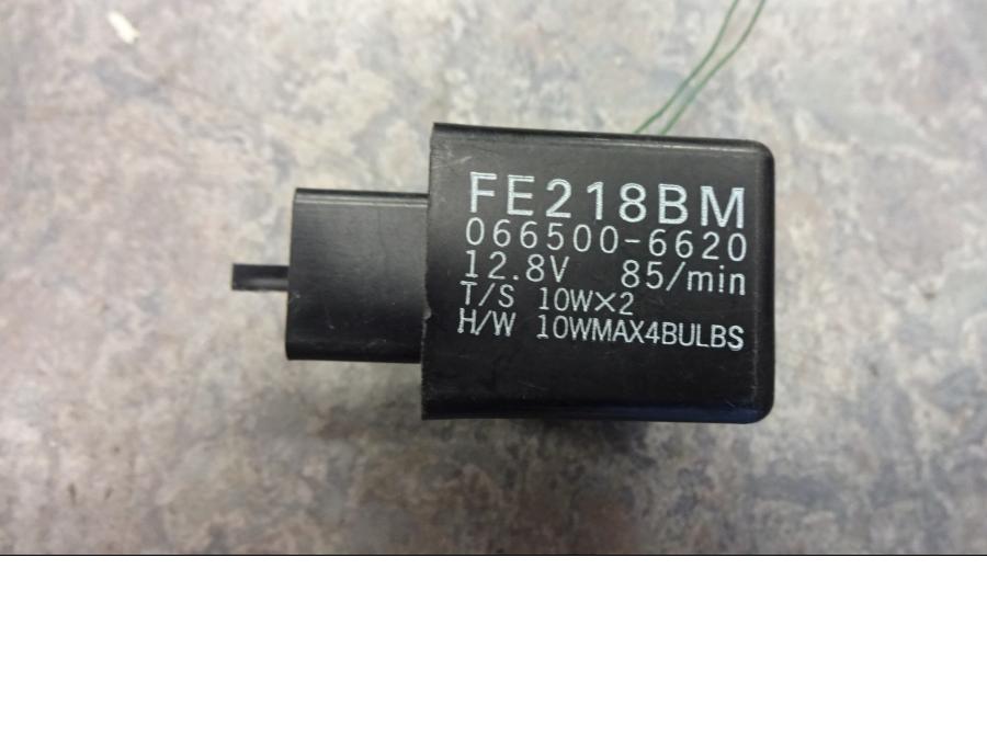 Framsidan på Blinkersrelä från en Yamaha YZF 1000 R1 -2008 motorcykel.