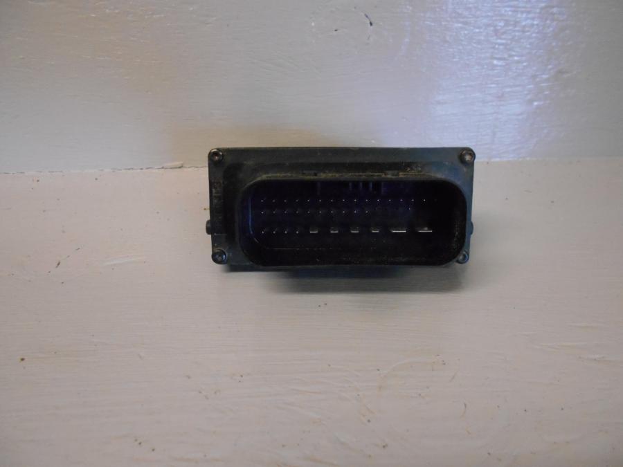 Baksidan på ESA Control Unit från en BMW R 1200 GSA -2018 motorcykel.