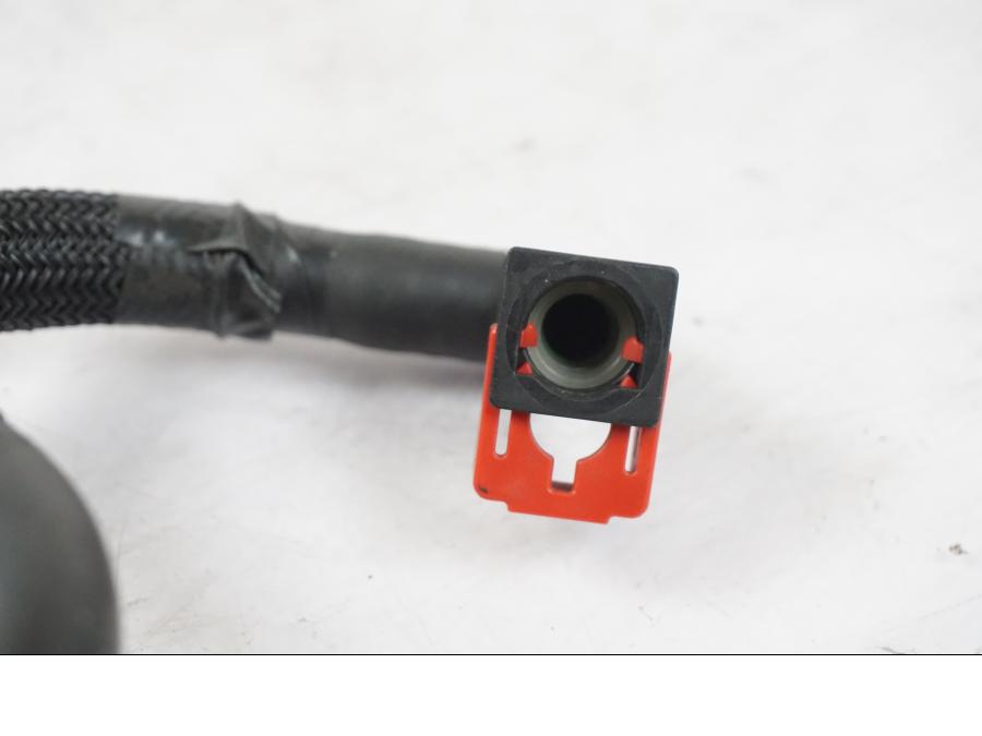 Extrabild1 på Bensinledning från en Kawasaki ZX-6R -2011 motorcykel.