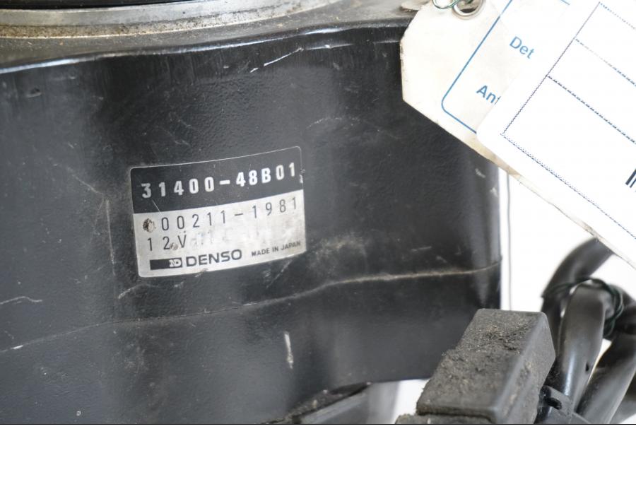 Höger sida på Generator från en Suzuki GSX-R 750 -1985 motorcykel.