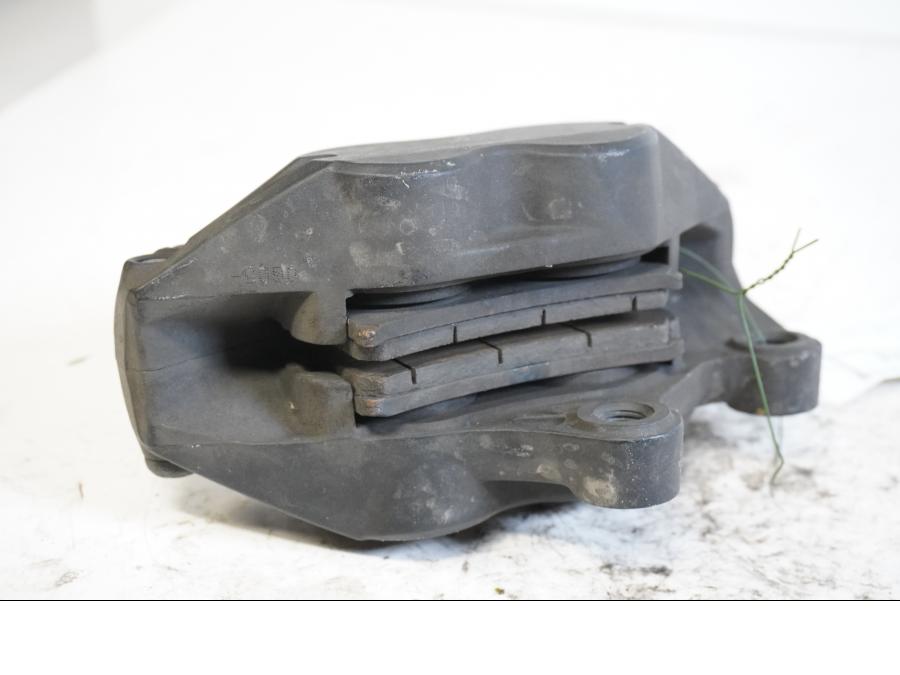 Höger sida på Bromsok från en BMW F 800 R -2011 motorcykel.