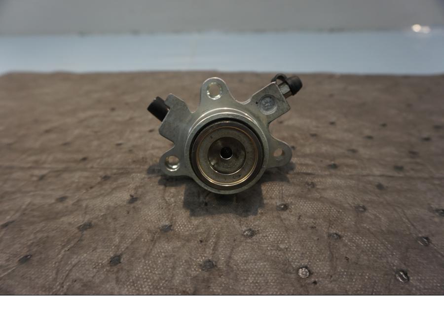 Baksidan på Kopplingslavcylinder från en Yamaha FJR 1300 -2004 motorcykel.