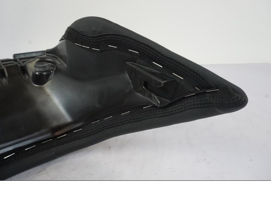 Extrabild3 på Sadel från en KTM 1290 Super Duke -2019 motorcykel.