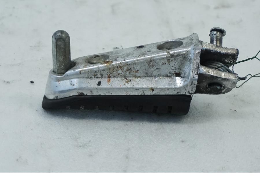 Baksidan på Fotpinne från en Suzuki DL 1000 -2016 motorcykel.