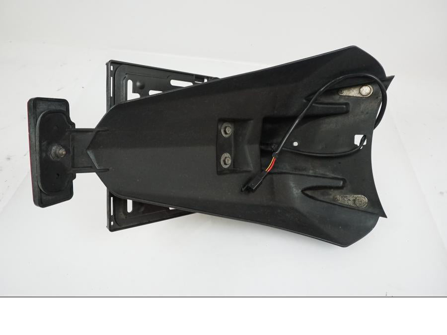 Höger sida på Skylthållare från en Kawasaki ZX1400FFF -2015 motorcykel.