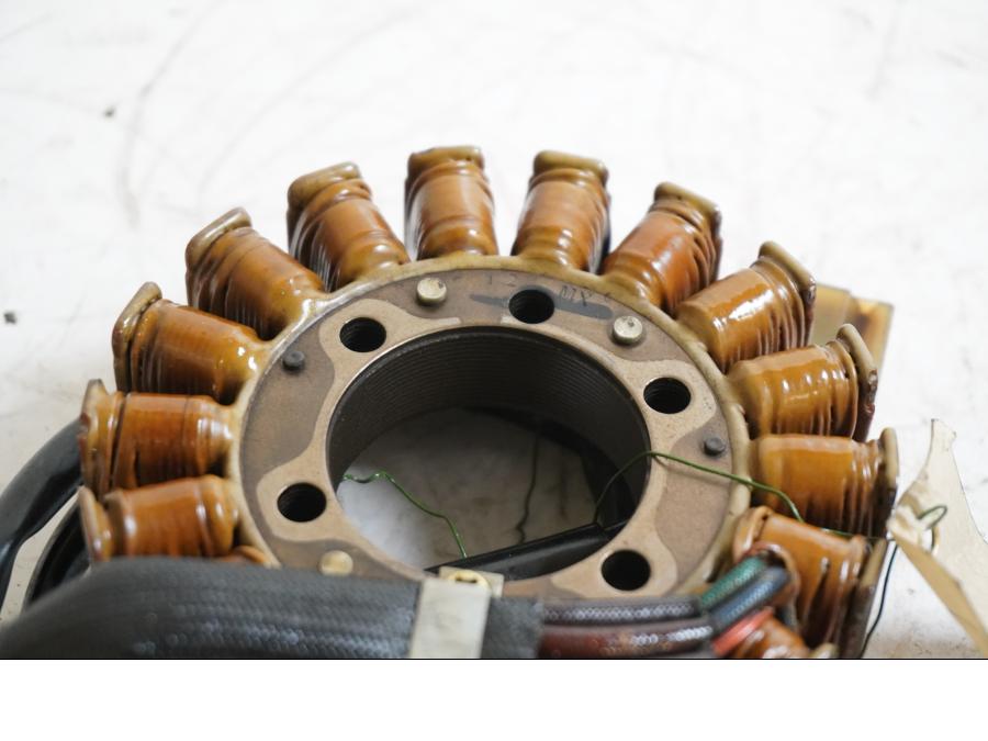 Baksidan på Generator från en Honda CBR 600 -1993 motorcykel.