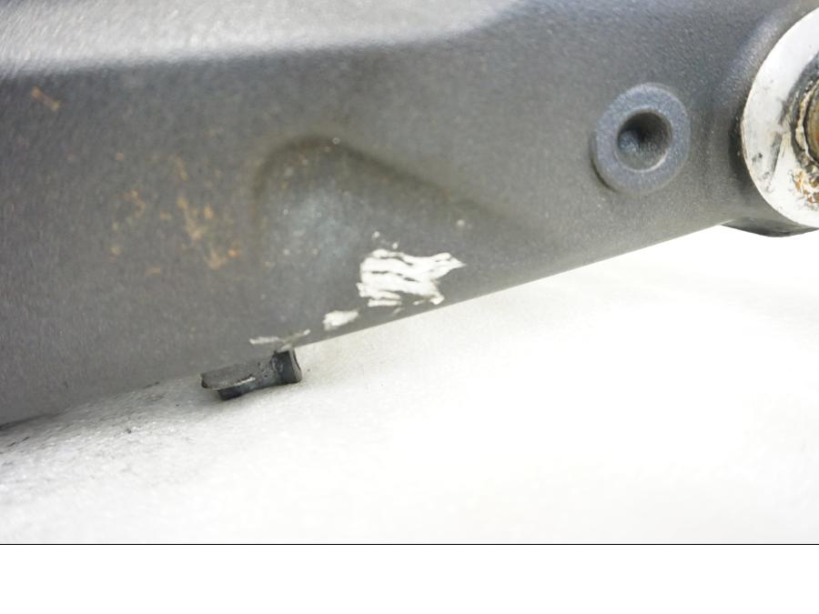 Höger sida på Sving från en Ducati Monster 696 -2010 motorcykel.