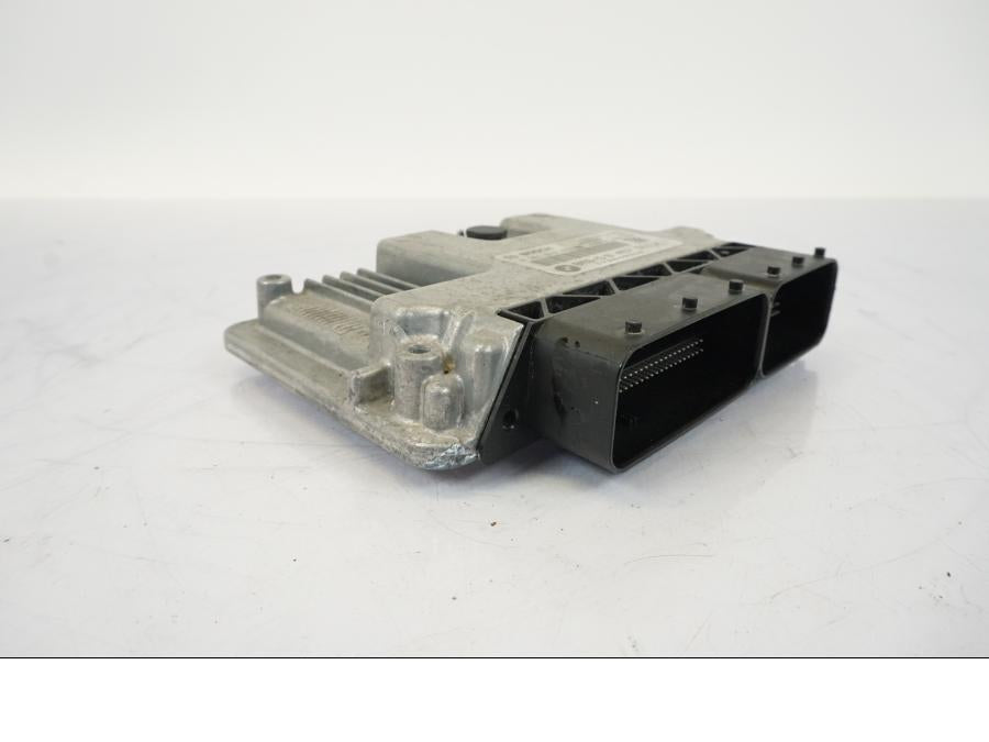 Vänster sida på CDI / ECU från en BMW R 1250 GS -2019 motorcykel.