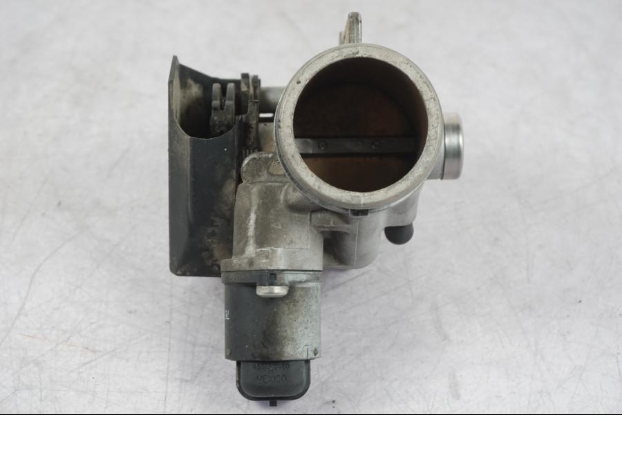 Extrabild1 på Spjällhus från en BMW R 1200 GS -2005 motorcykel.