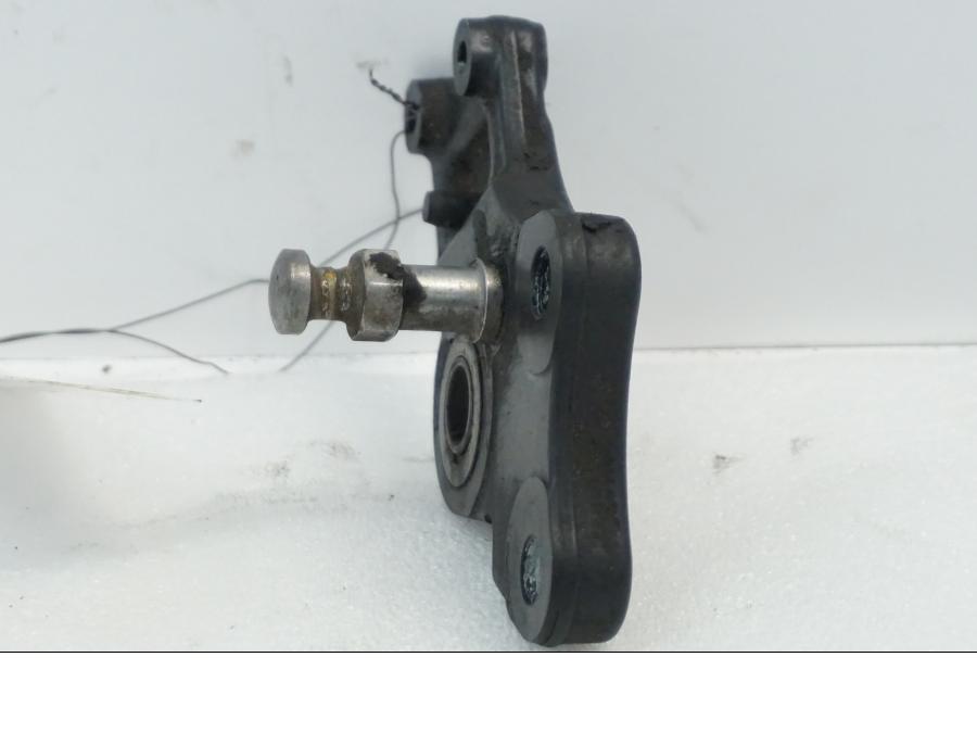 Höger sida på Sidostödsfäste från en Aprilia RSV 1000 -2010 motorcykel.