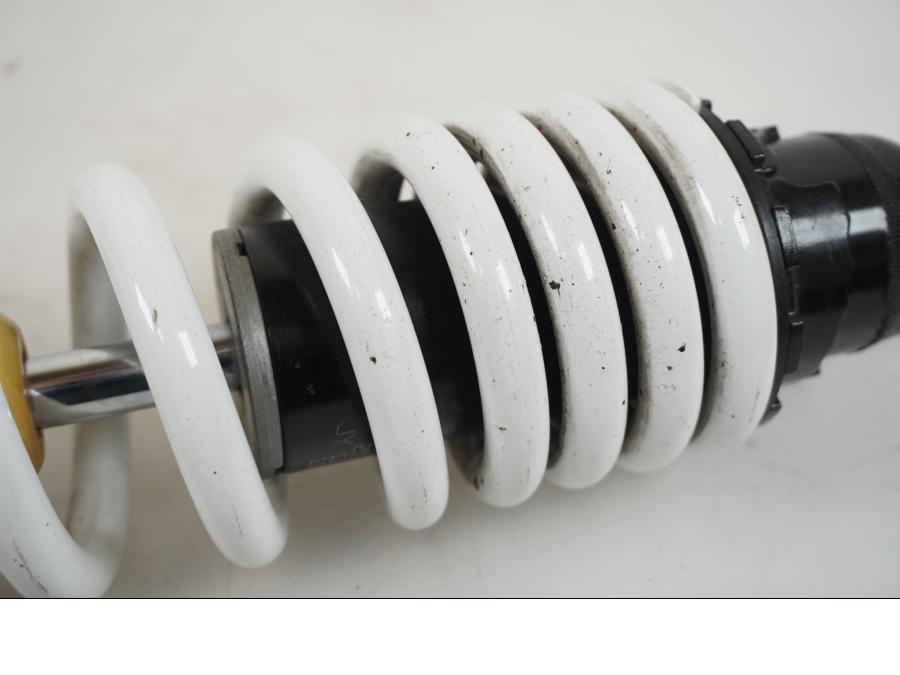 Extrabild1 på Stötdämpare från en KTM RC 390 -2019 motorcykel.