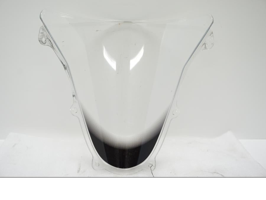 Baksidan på Vindruta från en Suzuki SV 1000 -2007 motorcykel.