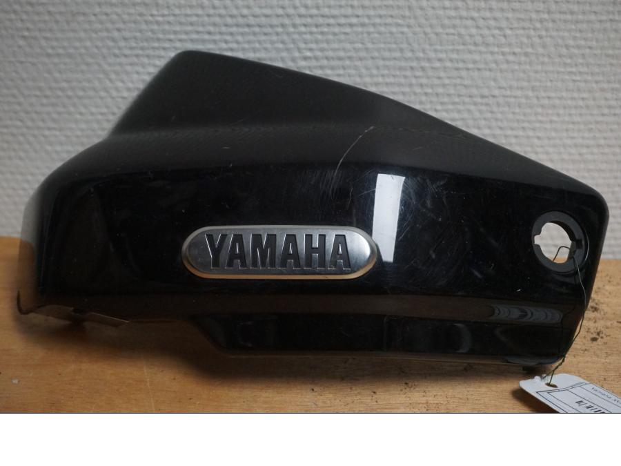 Framsidan på Sidopanel från en Yamaha XVS 1100 -2001 motorcykel.