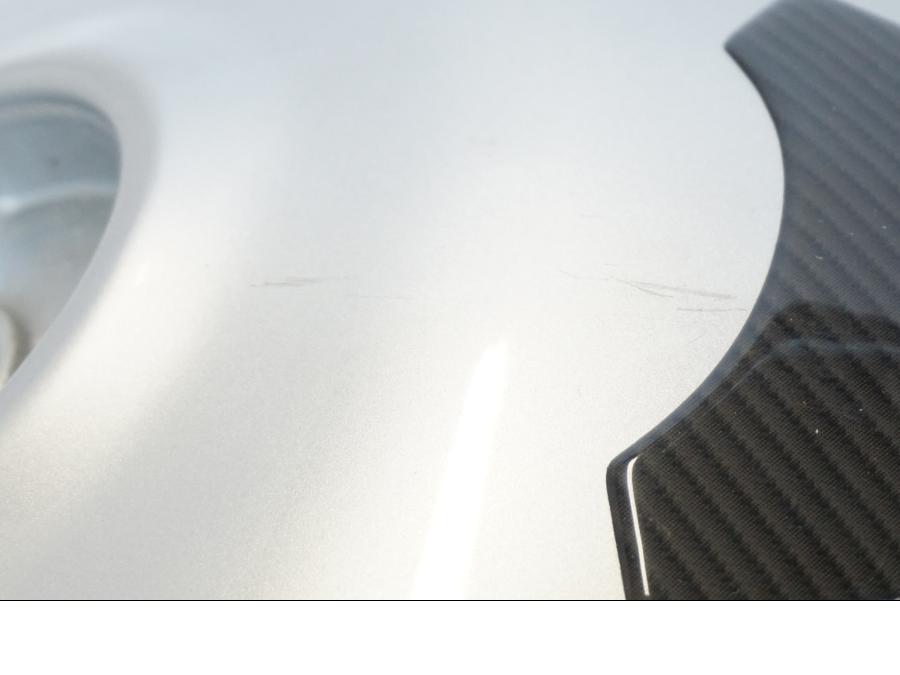 Extrabild2 på Bensintank från en Honda CBR 900 RR -2001 motorcykel.