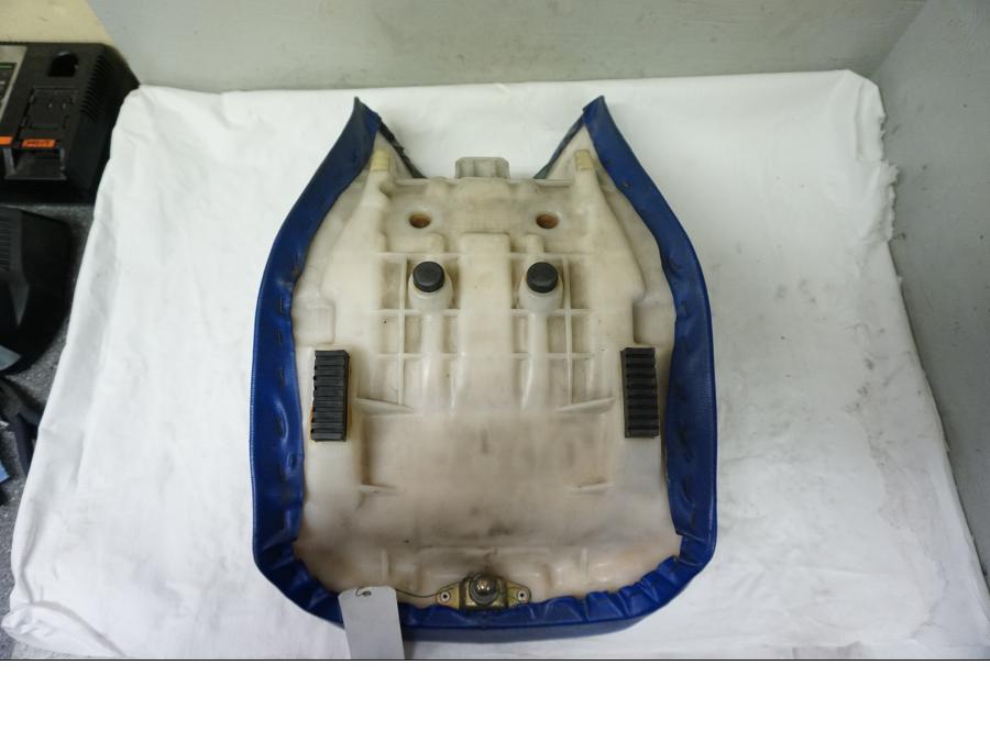 Snett uppifrån på Sadel från en Suzuki GSX 600 F -1988 motorcykel.