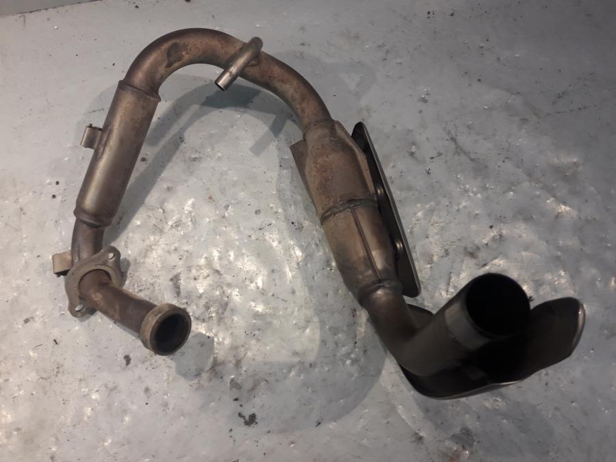 Höger sida på Grenrör från en Yamaha WR 125 -2010 motorcykel.