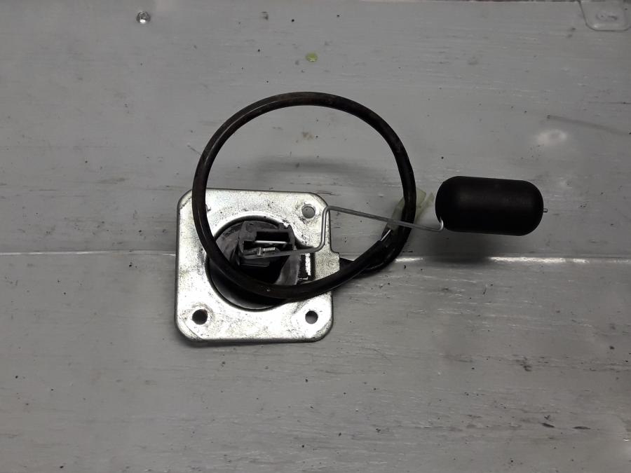 Framsidan på Bensintankgivare från en Honda CBR 125 R -2005 motorcykel.