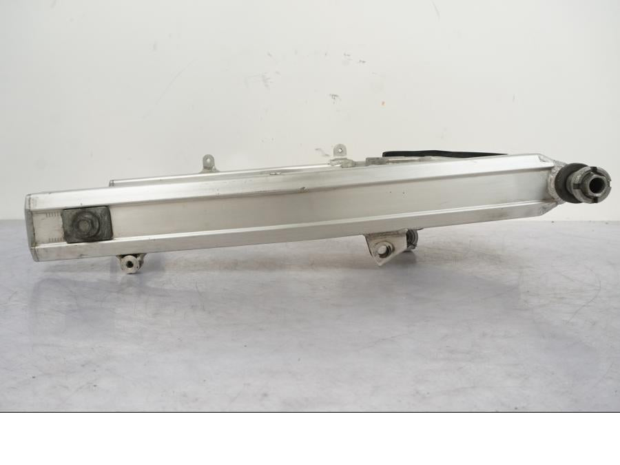 Snett nerifrån på Sving från en Suzuki SV 650 -1999 motorcykel.