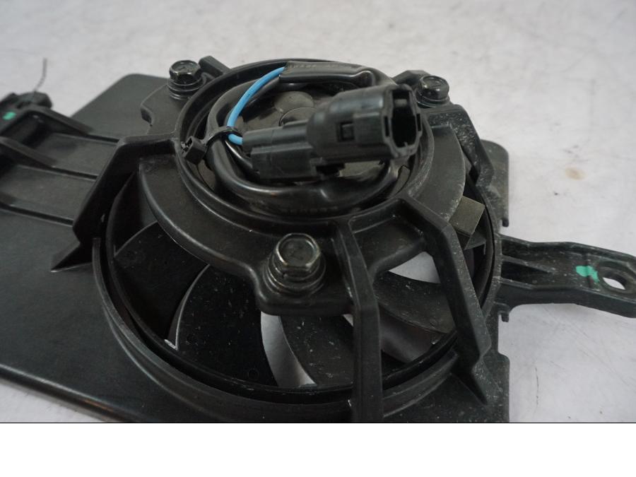 Höger sida på Vattenkylfläkt från en Triumph Bonneville T120 -2021 motorcykel.