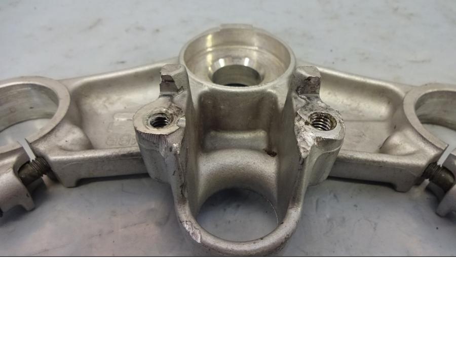 Snett uppifrån på Gaffelkrona från en Honda VTR 1000 F -1997 motorcykel.