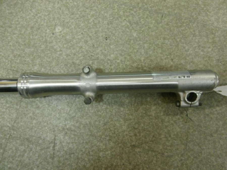 Vänster sida på Gaffelben från en Yamaha XV 750 -1983 motorcykel.