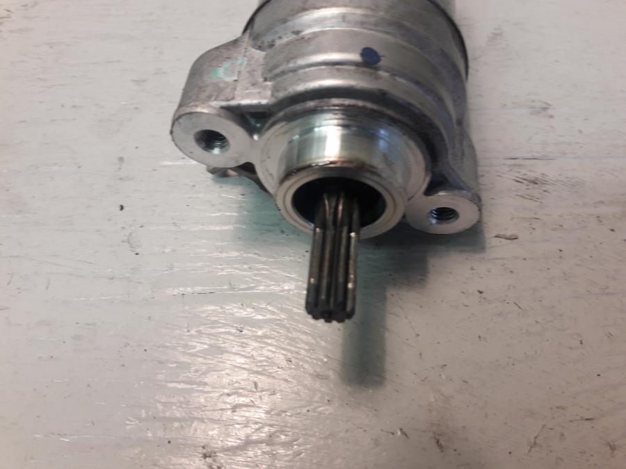 Baksidan på Startmotor från en Yamaha WR 125 -2010 motorcykel.