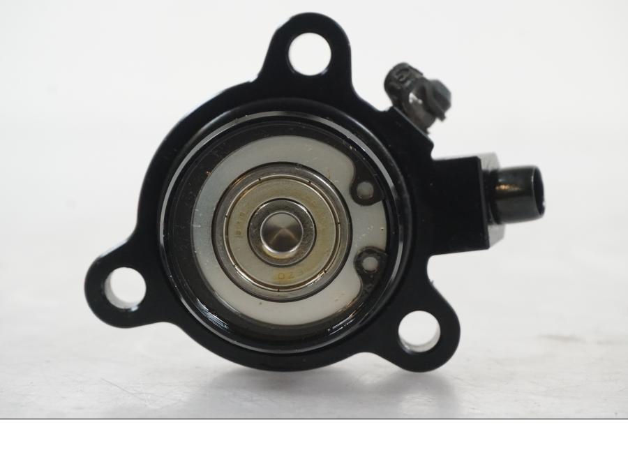 Vänster sida på Kopplingslavcylinder från en BMW R 1250 GS -2021 motorcykel.