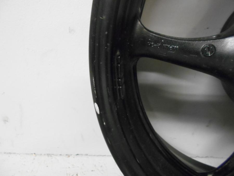 Vänster sida på Fälg från en Yamaha XJ 6 -2011 motorcykel.