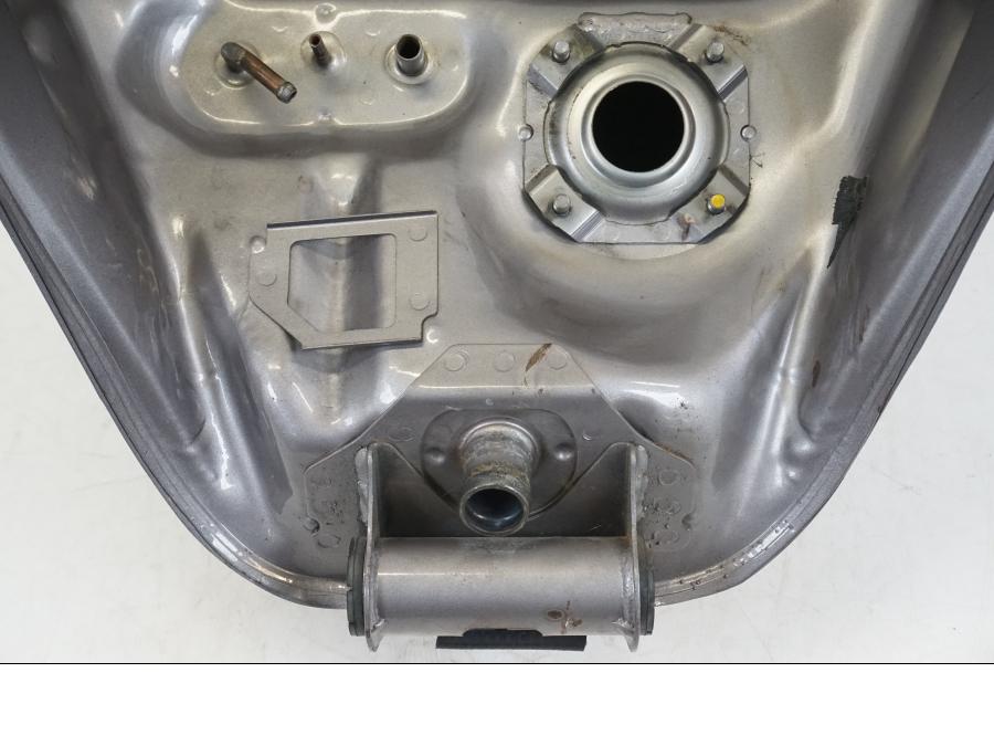 Extrabild6 på Bensintank från en Honda ST 1300 -2002 motorcykel.