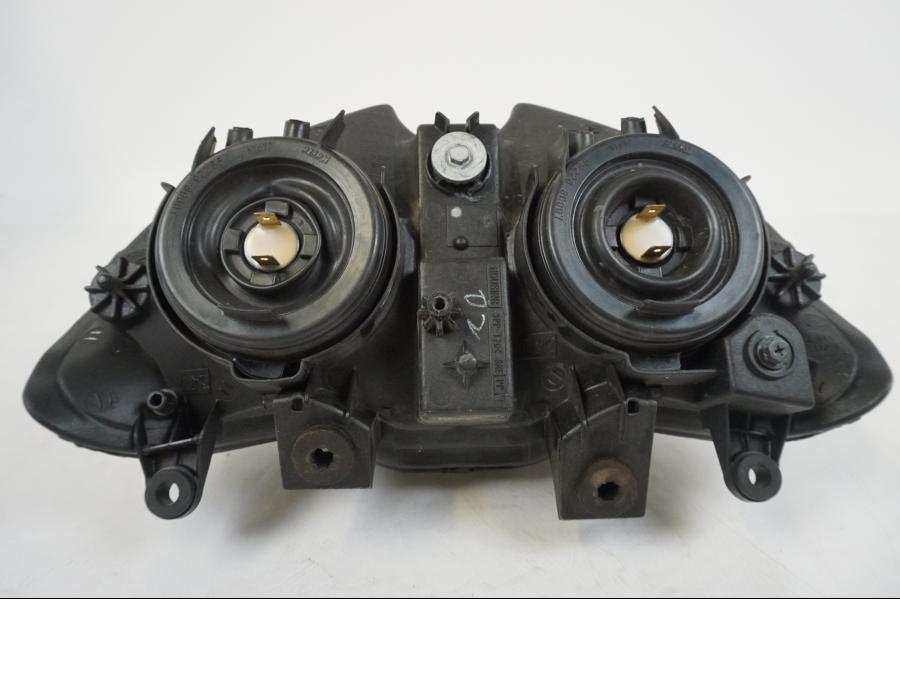 Extrabild2 på Strålkastare från en Suzuki GSX-R 750 -2001 motorcykel.