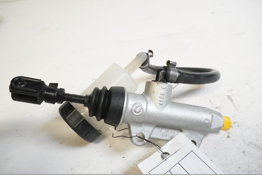 Höger sida på Bromshuvudcylinder från en BMW F 800 R -2011 motorcykel.