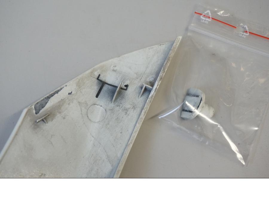 Höger sida på Bakvinge från en Suzuki SFV 650 A Gladius -2012 motorcykel.