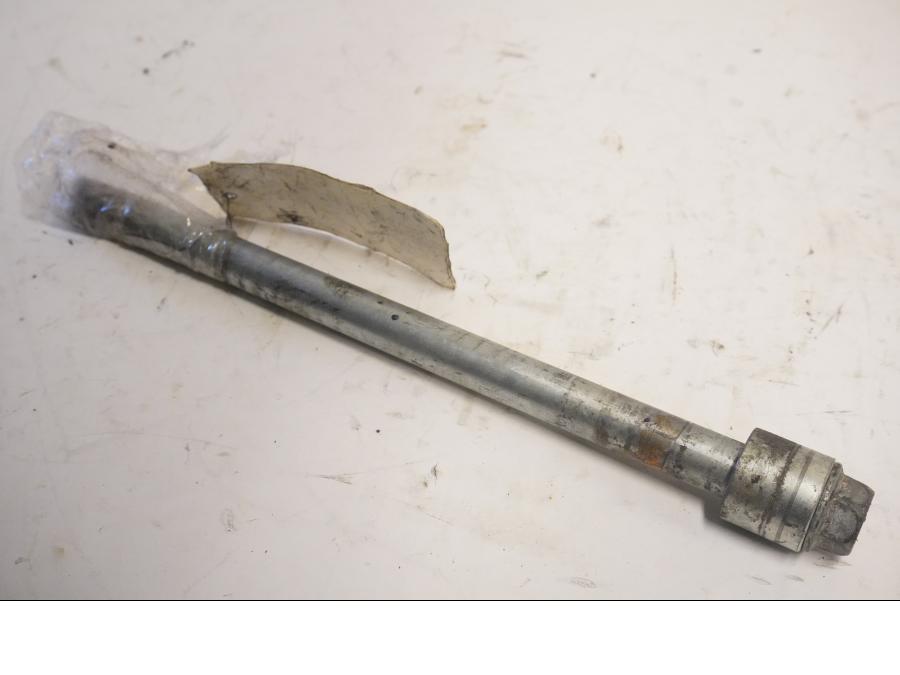 Framsidan på Axel från en Yamaha XVS 650 -1997 motorcykel.