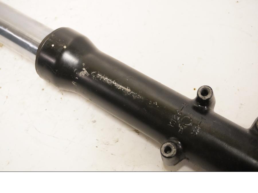 Snett uppifrån på Gaffelben från en Kawasaki ZZR 600 -1991 motorcykel.