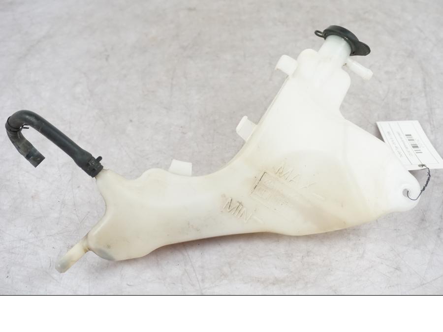 Vänster sida på Vattenexpansionskärl från en Triumph Tiger -2009 motorcykel.