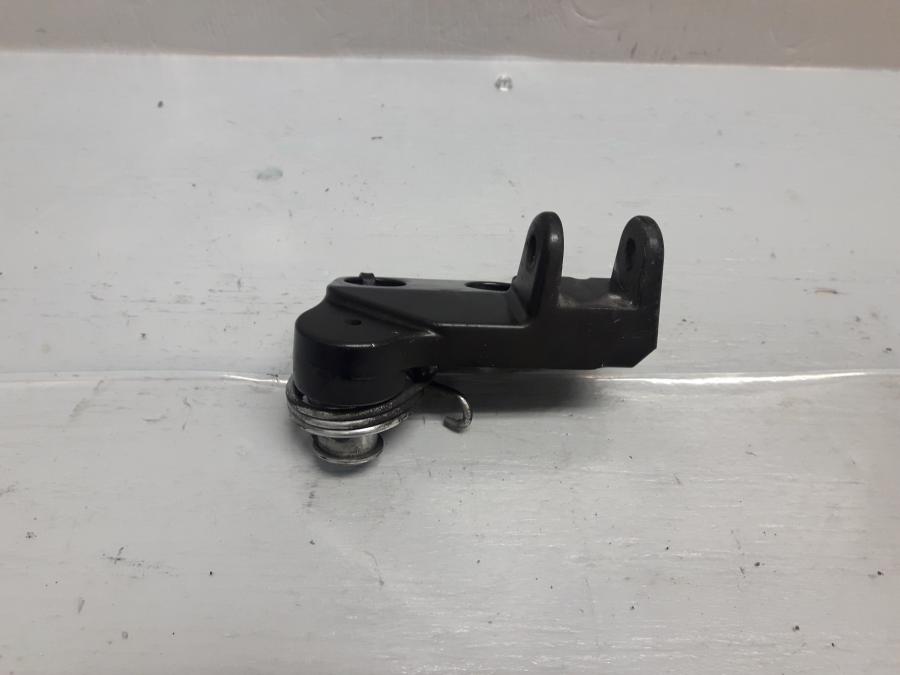 Baksidan på Fotpinnefäste från en Suzuki DL 1000 -2018 motorcykel.