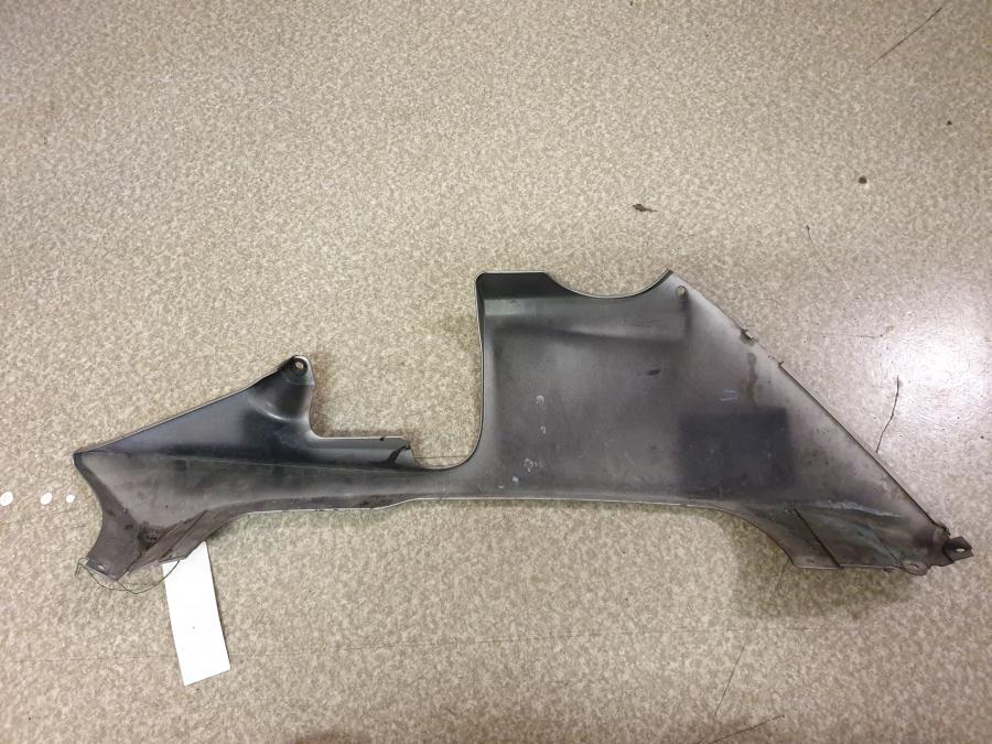 Höger sida på Magkåpa från en Honda CBR 600 RR -2003 motorcykel.