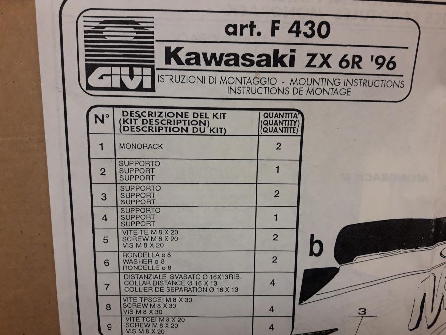 Baksidan på Topboxfäste från en Kawasaki ZX-6R -1996 motorcykel.
